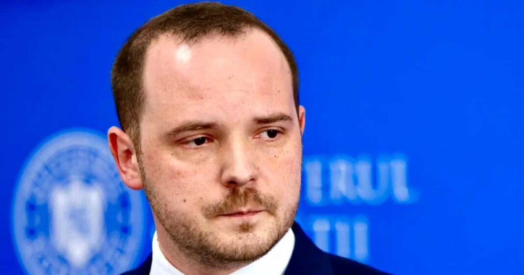 Ministrul Sănătății Alexandru Rogobete prezentând situația centrelor de mari arși din România în conferință de presă