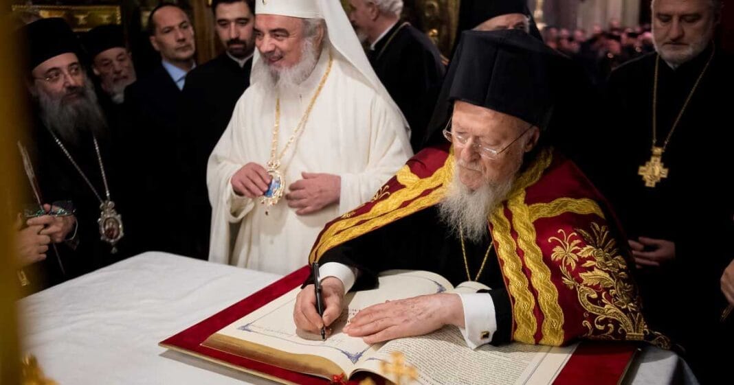 Președintele Nicușor Dan acordă distincții prezidențiale pentru Patriarhia Română și Patriarhul Ecumenic Bartolomeu I la Palatul Cotroceni