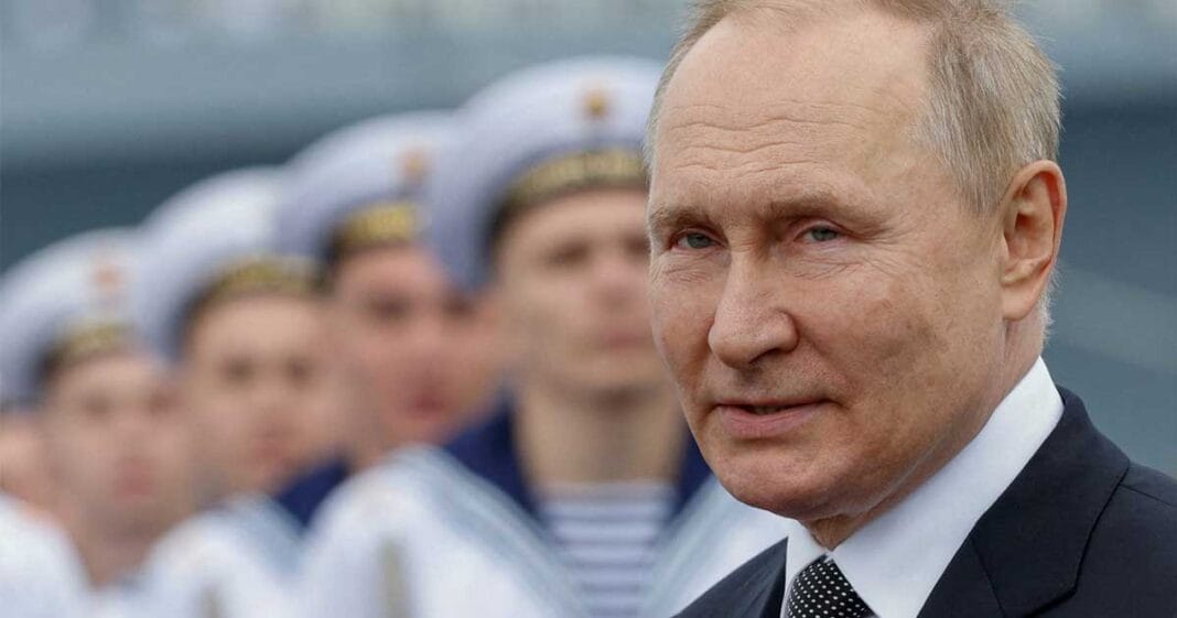 Vladimir Putin Hotarat Sa Nu Renunte La Razboi 001 Vladimir Putin la întâlnire oficială, în contextul anunțului serviciilor secrete americane despre intențiile sale privind războiul din Ucraina, octombrie 2025