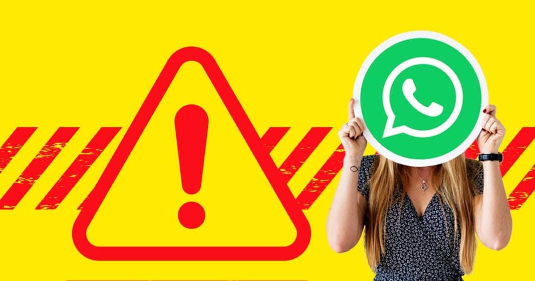 Utilizator îngrijorat privind notificare WhatsApp pe smartphone în contextul scandalului privind confidențialitatea mesajelor, octombrie 2025