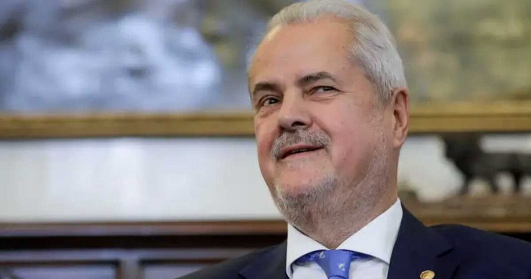 Adrian Năstase la Congresul PSD de la Romexpo București din 7 noiembrie 2025, înainte de scandalul pe Facebook cu reacții vulgare