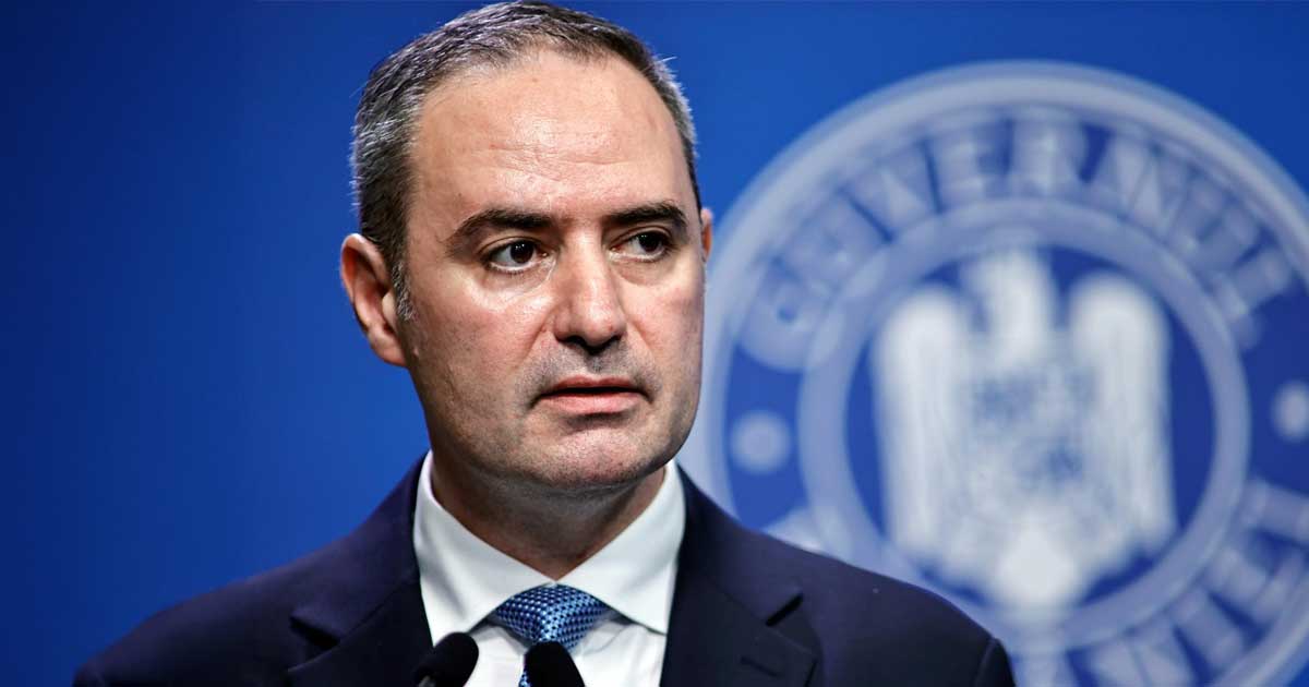 Alexandru Nazare, ministrul Finanțelor, în timpul declarațiilor despre TVA și PNRR la Summitul de Fiscalitate și Tehnologie, București, noiembrie 2025