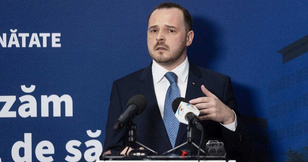 Alexandru Rogobete, ministrul Sănătății, la conferința de presă din noiembrie 2025, anunțând controale la clinicile private din România