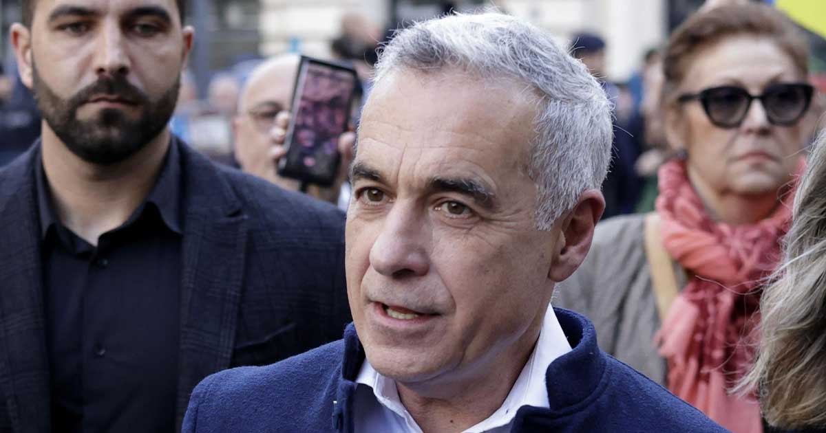 Călin Georgescu în timpul campaniei electorale, vorbind în fața susținătorilor, România, 2024