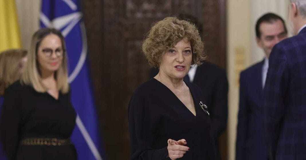 Oana Gheorghiu la prima ședință de guvern din mandatul de vicepremier, octombrie 2025, în contextul controversei cu CSM despre pensiile speciale ale magistraților