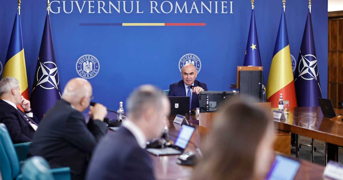 Premierul Ilie Bolojan anunță simplificarea procedurilor pentru avizele ISU la întâlnirea cu mediul de afaceri, Palatul Victoria, noiembrie 2025