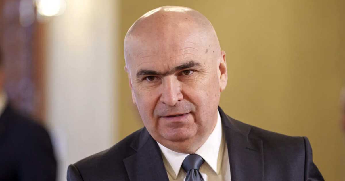 Ilie Bolojan Reguri Cumul Salariu Pensie 001 Prim-ministrul Ilie Bolojan anunță noi reguli privind cumulul pensie-salariu la conferința de presă de la Guvern, noiembrie 2025