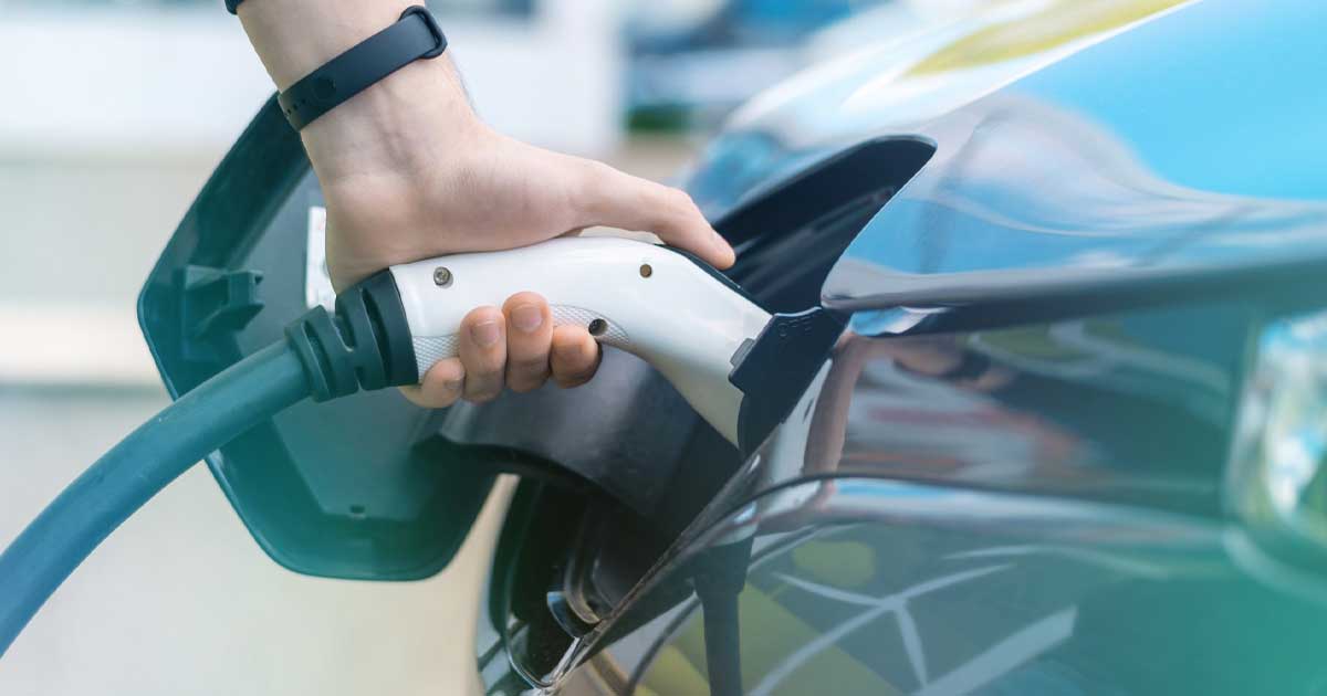 Linie de asamblare la o fabrică auto europeană care produce vehicule electrice și termice, noiembrie 2025