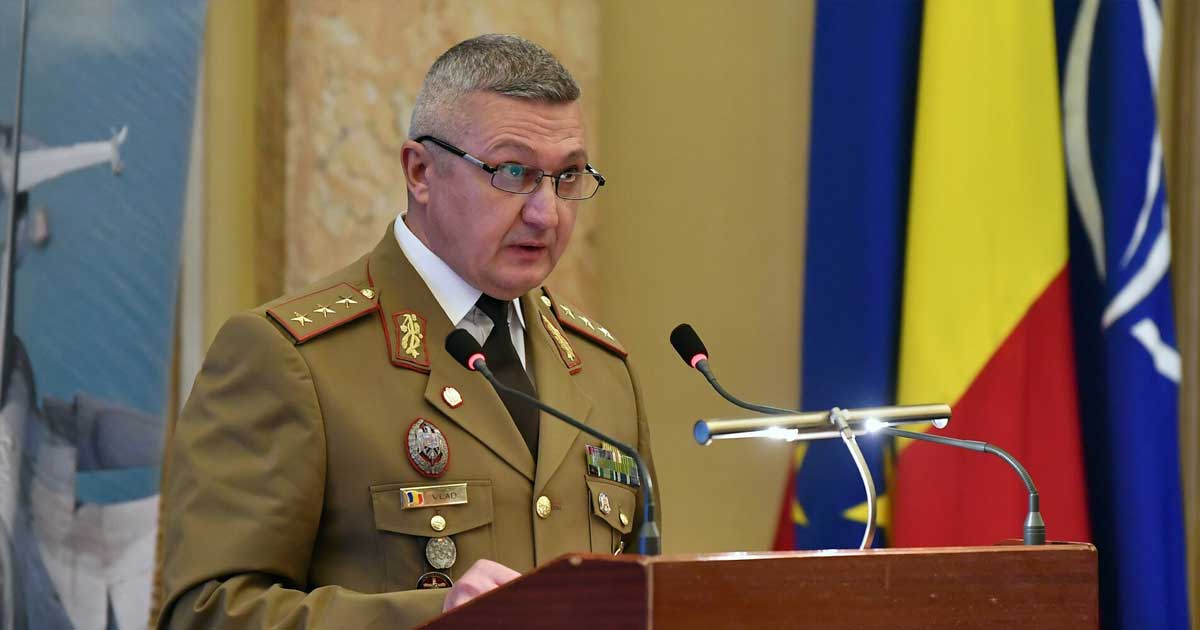 Generalul Gheorghiță Vlad, șeful Statului Major al Apărării, prezentând recomandările privind pregătirea populației pentru situații de urgență, noiembrie 2025