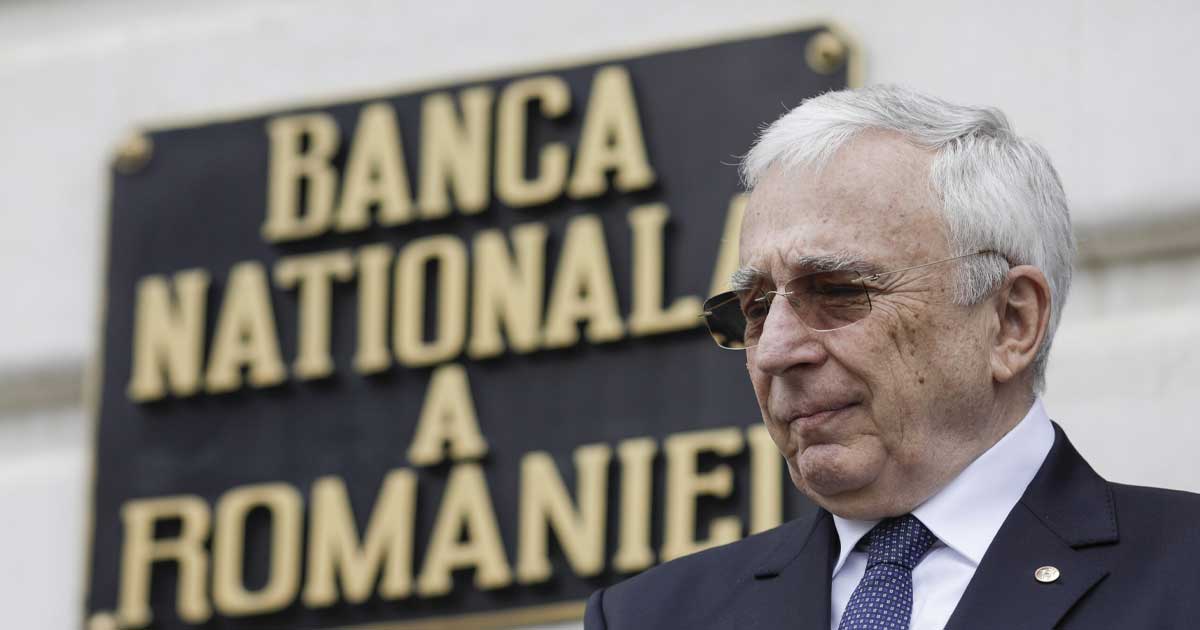 Mugur Isărescu, guvernatorul BNR, la conferinţa de presă privind raportul asupra inflaţiei, noiembrie 2025