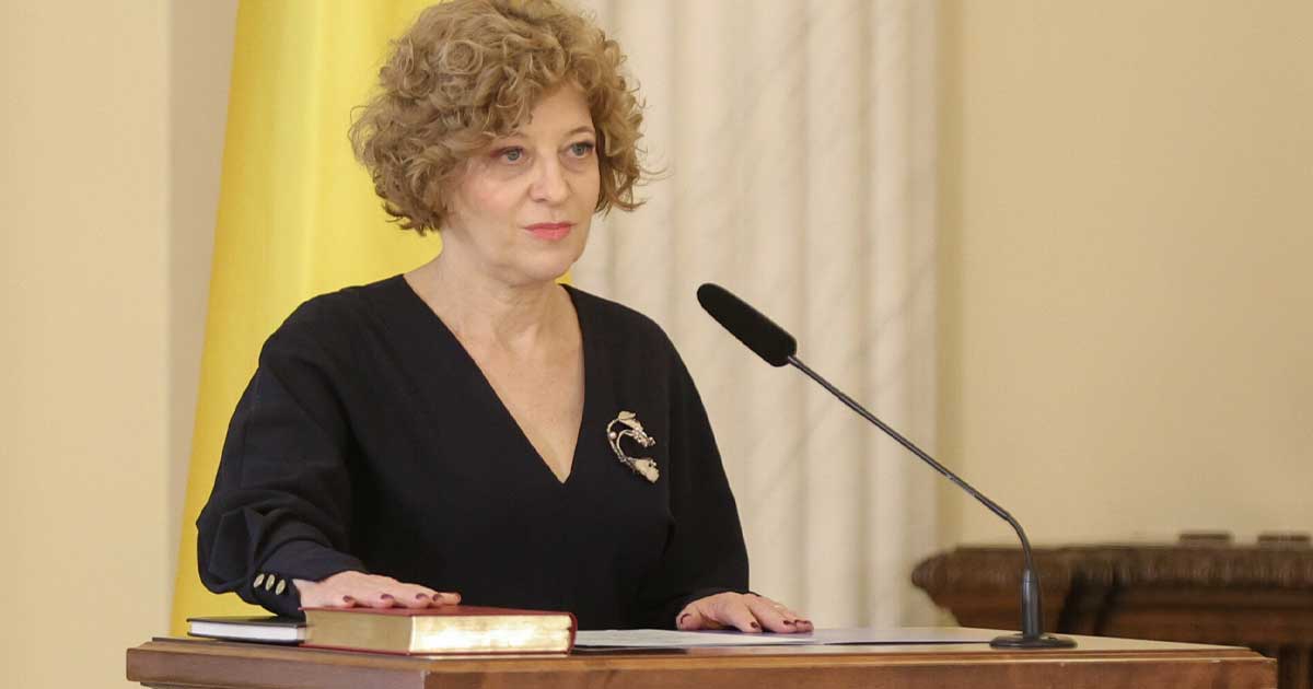 Oana Gheorghiu Vicepremier Reforma Companii Stat 001 Vicepremierul Oana Gheorghiu prezintă reforma companiilor de stat la conferința de presă de la Palatul Victoria, noiembrie 2025