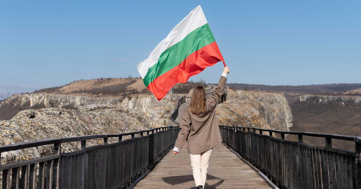 Roman Vizita Bulgaria Preturi 001 Comparație prețuri produse între România și Bulgaria, sticlă Coca-Cola pe raft de magazin în Bulgaria, noiembrie 2025