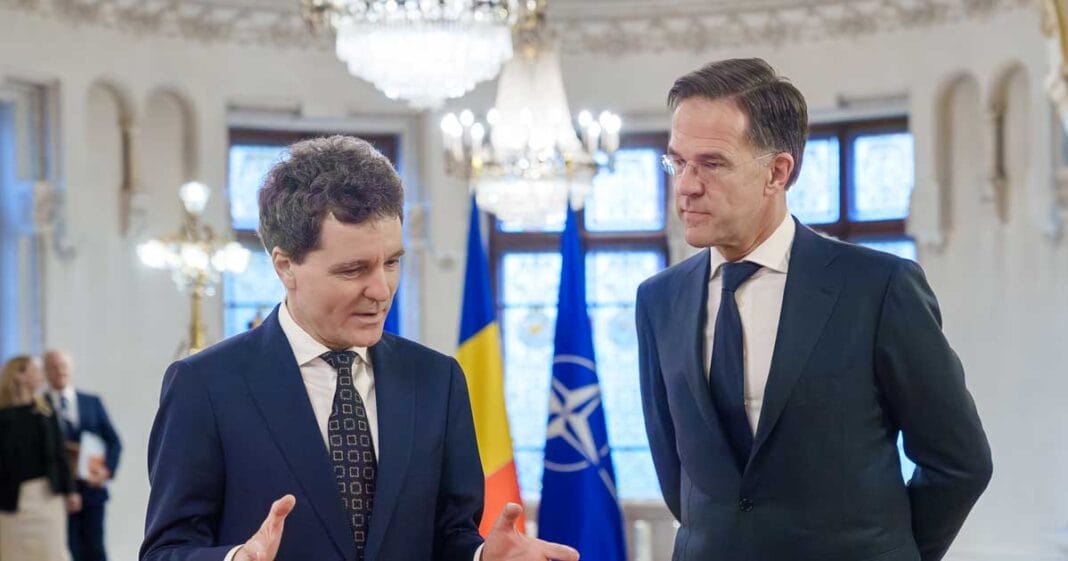 Mark Rutte, secretarul general NATO, susține discurs la NATO-Industry Forum 2025 din București, alături de președintele Nicușor Dan, noiembrie 2025