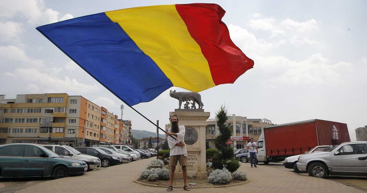 Cezar Avrămuță, cunoscut ca Stegarul Dac, a fost eliberat din Penitenciarul Giurgiu după șase luni de arest preventiv, noiembrie 2025