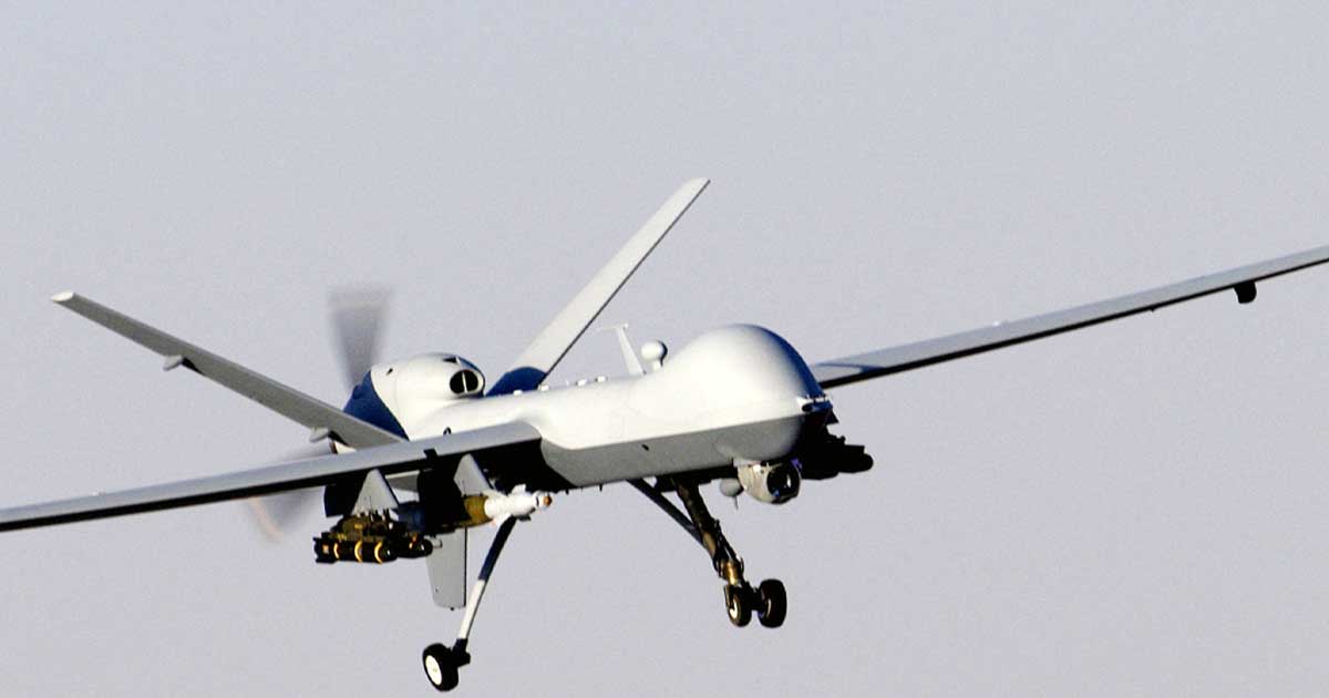 Fragmentele dronei rusești cu inscripția ЫЫ47604 căzută în curtea unui localnic din Puiești, Vaslui, noiembrie 2025