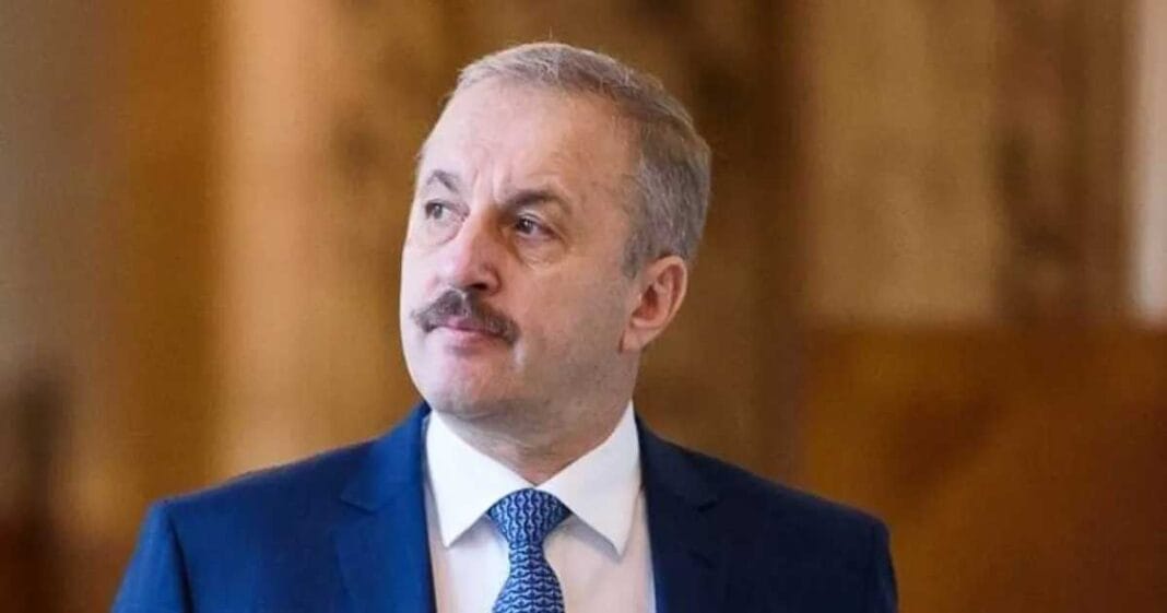 Vasile Dincu Candidati Psd Alesi Prost 001 Vasile Dîncu pronunțând un discurs la evenimentul PSD din Timișoara, octombrie 2025, unde a analizat eșecurile partidului și a susținut candidatura lui Sorin Grindeanu
