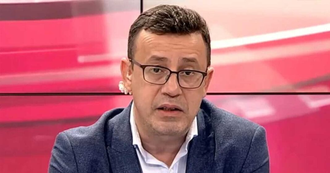 Victor Ciutacu în studioul România TV analizând situația politică și retragerea trupelor americane din România, octombrie 2025