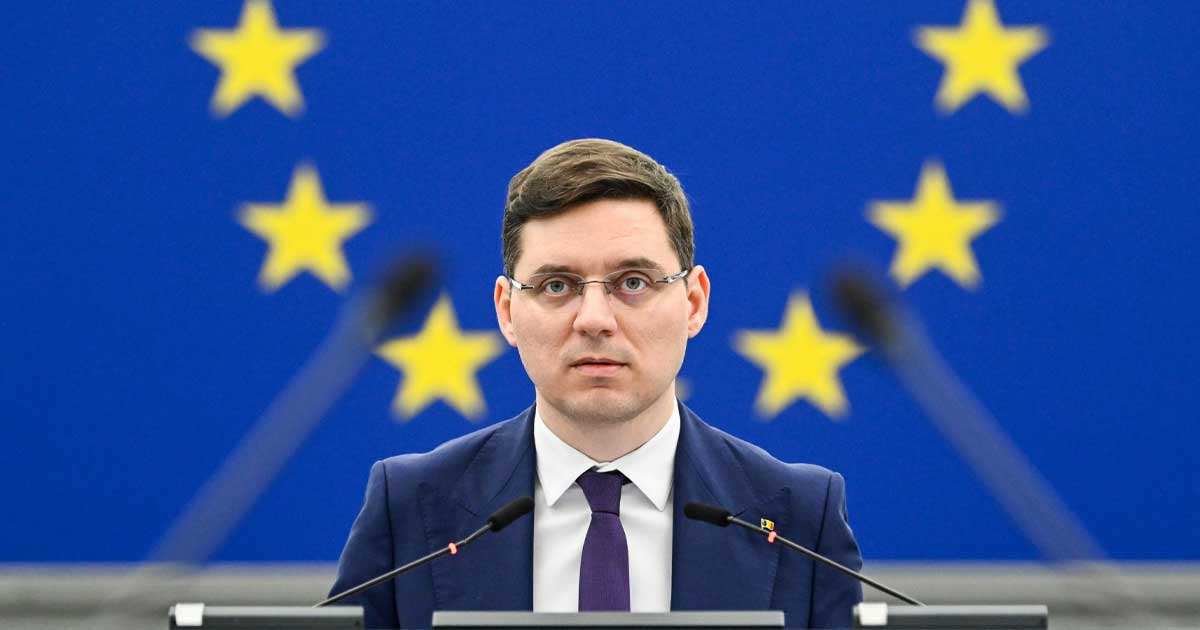 Victor Negrescu, vicepreședinte al Parlamentului European, la o conferință de presă despre planul de pace pentru Ucraina, noiembrie 2025