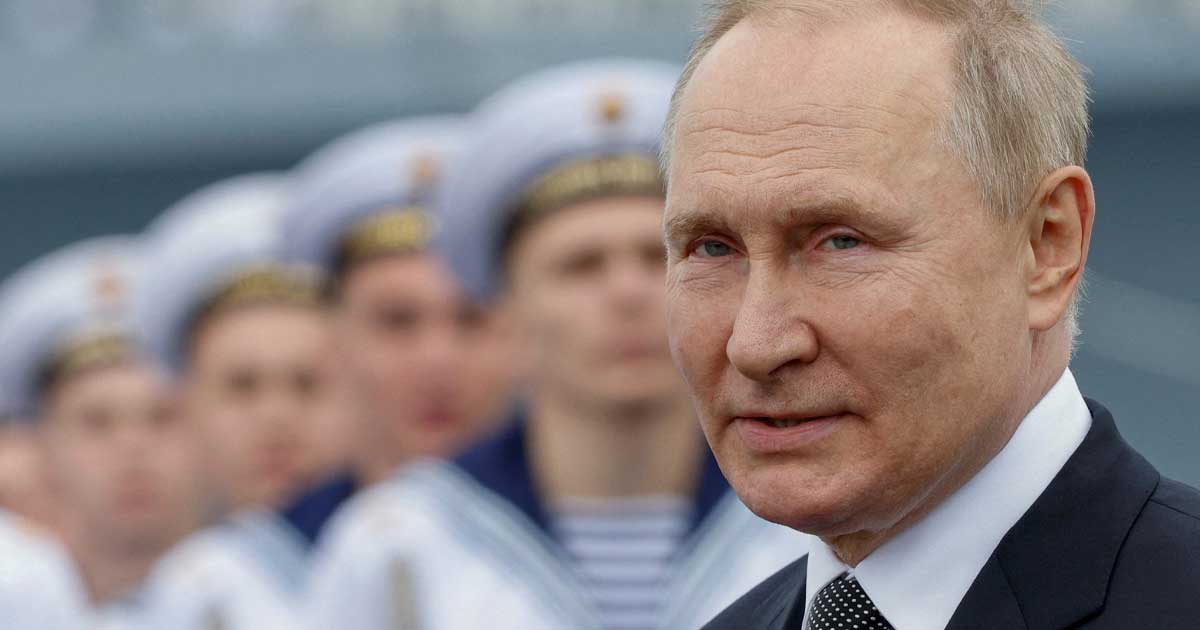 Vladimir Putin și Serghei Riabkov în timpul unei întâlniri oficiale la Kremlin privind negocierile de pace pentru Ucraina, noiembrie 2025