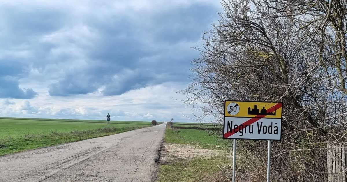 14 cetateni straini intrati ilegal in romania au fost gasiti de politisti aproape de granita cu bulgaria 159437 Polițiști de frontieră români patrulând zona Negru Vodă din județul Constanța, unde au fost depistați 14 cetățeni străini intrați ilegal în România, decembrie 2025