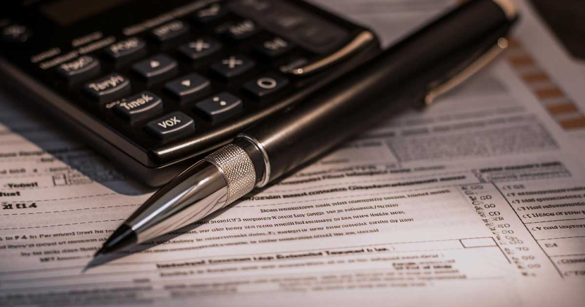 Reprezentare grafică a noilor măsuri fiscale ANAF care intră în vigoare la 1 ianuarie 2026, cu impact asupra firmelor și persoanelor fizice