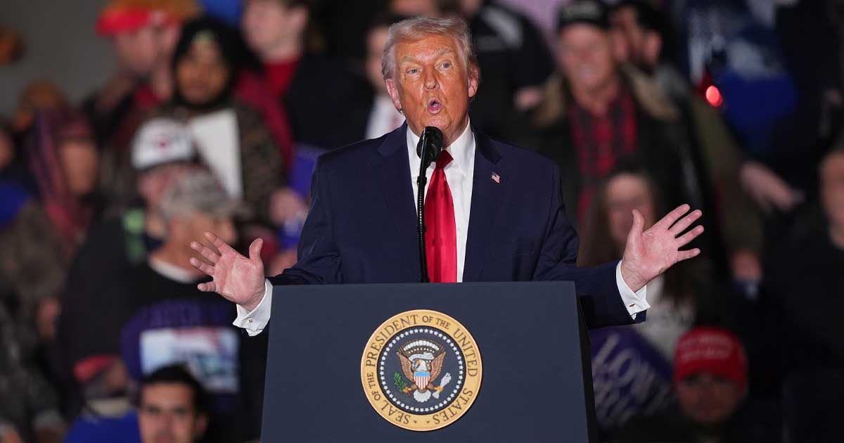 Donald Trump la conferință de presă la Casa Albă anunțând procesul împotriva BBC pentru editarea discursului din 6 ianuarie 2021, decembrie 2025