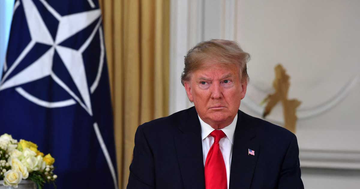 Donald Trump Reactioneaza Dupa Amenda Primita De Platforma X 001 Donald Trump la conferința de presă de la Casa Albă, decembrie 2025, comentând amenda Uniunii Europene aplicată platformei X a lui Elon Musk