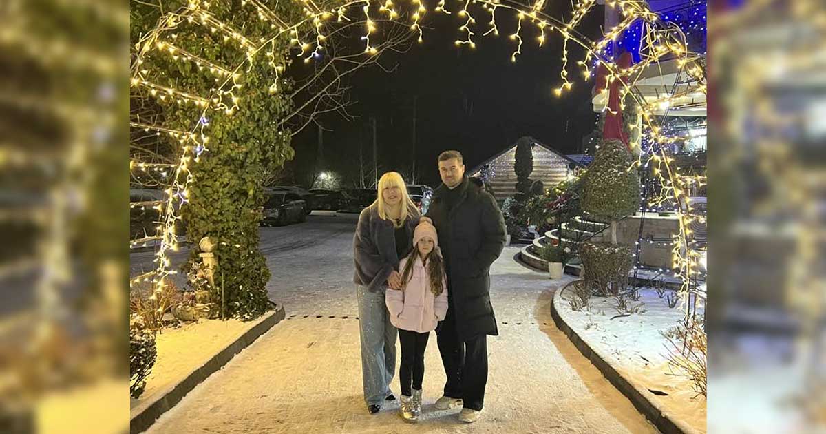 elena udrea a implinit 52 de ani mesaj postat pe facebook 185218 Elena Udrea alături de fiica sa Eva în imagine recentă postată pe Facebook, decembrie 2025