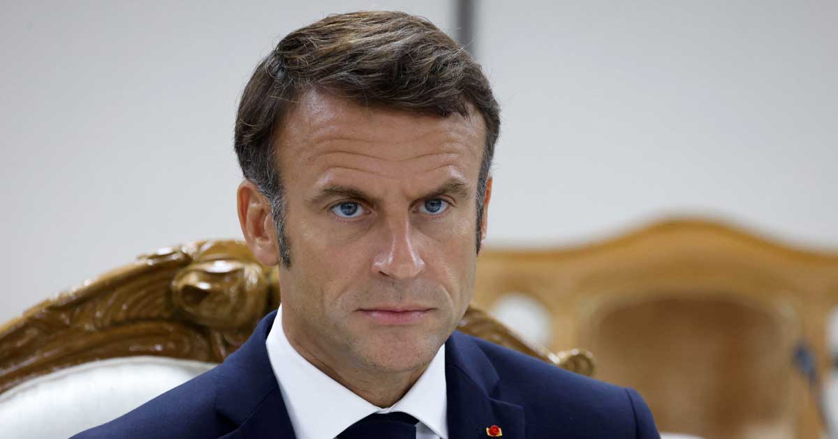 Emmanuel Macron, președintele Franței, în timpul unei conferințe de presă oficiale despre relațiile internaționale, decembrie 2024