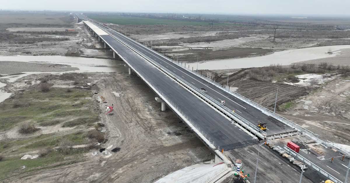 Incepe Constructia Autostrazii Care Va Lega Doua Regiuni Ale Romaniei 001 Hartă cu traseul Autostrăzii Unirii A8 prin Carpații Orientali, decembrie 2025