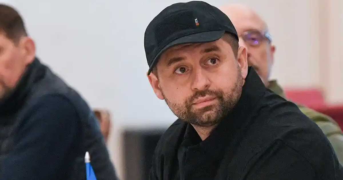 liderul partidului lui zelenski avertizeaza ca un acord de pace va fi fie slab fie foarte slab fie inexistent 764671 David Arakhamia, liderul partidului Slujitorul Poporului, vorbește la conferința Ucraina și lumea în 2026, Kiev decembrie 2025