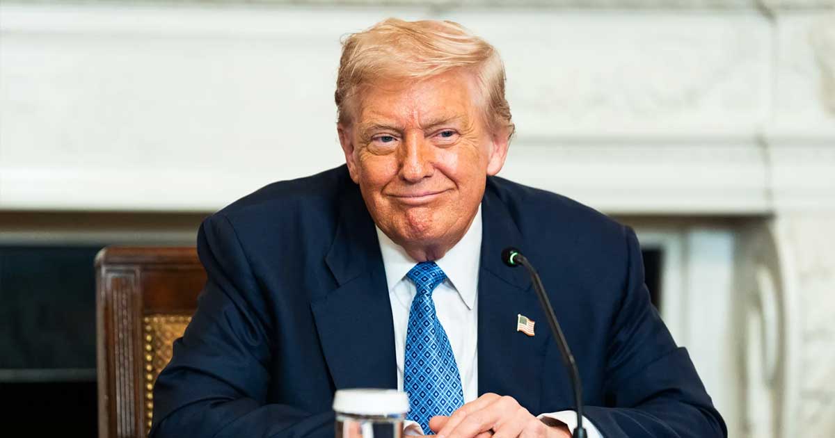 Consumatori americani efectuând cumpărături în trimestrul trei 2025, când economia SUA a accelerat la 4,3%