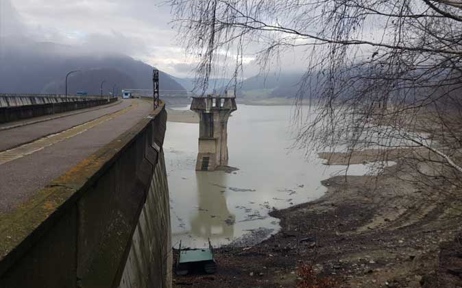 Panta Periculoasa Avertismentul Unui Fizician Cazul Paltin 001 Barajul Paltinu din Prahova în timpul lucrărilor de decolmatare, decembrie 2025