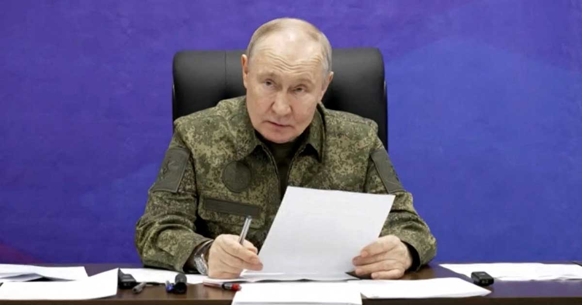 Vladimir Putin în uniformă militară vizitează un comandament militar rus și primește rapoarte despre capturarea orașelor Pokrovsk și Vovceansk, decembrie 2025
