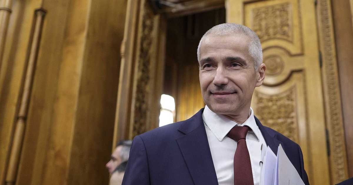 reactie neasteptata a ministrului justitiei dupa ce ccr a amanat iar decizia privind pensiile speciale 257629 Radu Marinescu, ministrul Justiției României, în timpul unei declarații de presă despre situația de la CCR, decembrie 2025