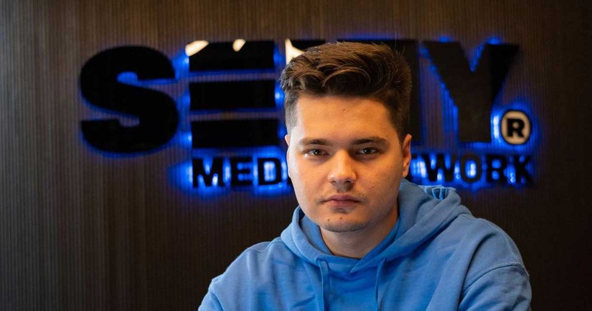 selly iese public si raspunde acuzatiilor rise project in cazul statiunii nibiru 661407 Andrei Șelaru (Selly) în timpul videoclipului de răspuns la acuzațiile Rise Project despre stațiunea Nibiru, decembrie 2025