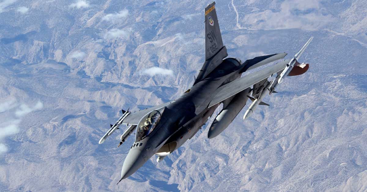 situatie complicata in marea neagra turcia doboara in premiera o drona 355386 Avioane de luptă F-16 ale forțelor aeriene turce în misiune de patrulare deasupra Mării Negre, decembrie 2025