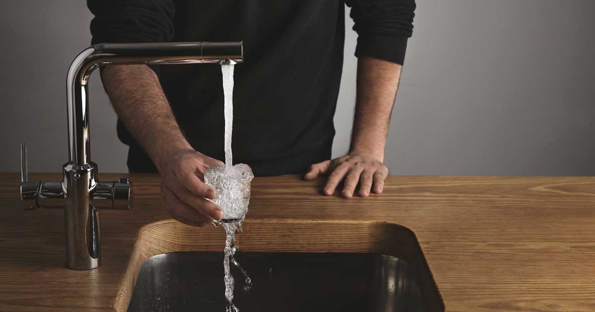 Baraj Paltinu în timpul crizei de apă, Prahova, decembrie 2025, nivel scăzut al apei din lacul de acumulare