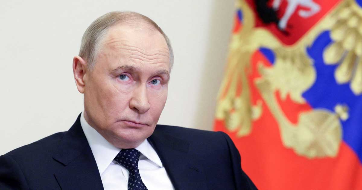 Vladimir Putin la sediul Kremlinului din Moscova, transmițând mesajul privind pacea în Ucraina prin purtătorul de cuvânt Dmitri Peskov, decembrie 2025