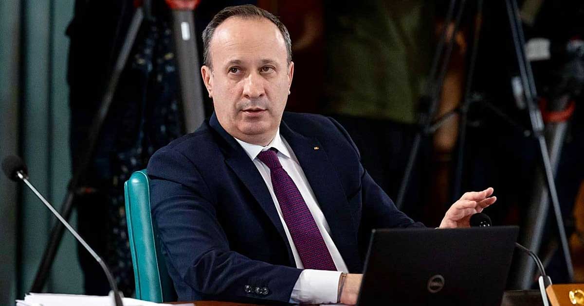 adrian caciu ii raspunde ministrului pislaru dupa cuvintele taioase la adresa sa si a psd 037769 Adrian Câciu, fostul ministru al fondurilor europene, în timpul unei declarații publice despre absorbția fondurilor UE, context conflict cu Pîslaru, ianuarie 2026