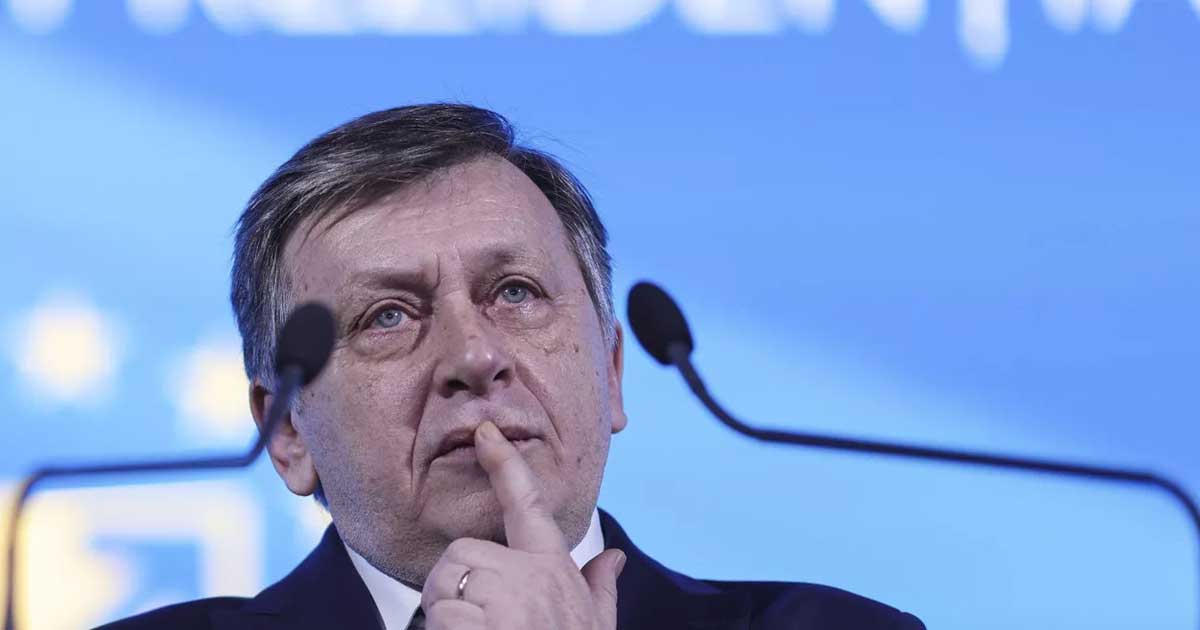 crin antonescu atac la adresa lui nicusor dan 234418 Crin Antonescu, fostul candidat la alegerile prezidențiale, în timpul interviului pentru Cațavencii în care critică dur președintele Nicușor Dan și premierul Ilie Bolojan, ianuarie 2026