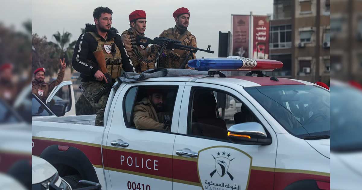 degenereaza luptele din siria confruntari intense intre fortele guvernamentale si luptatorii kurzi la alep 743664 Civili sirieni evacuează din Alep în urma intensificării confruntărilor dintre forțele guvernamentale și luptători kurzi, ianuarie 2026, criză umanitară în nordul Siriei