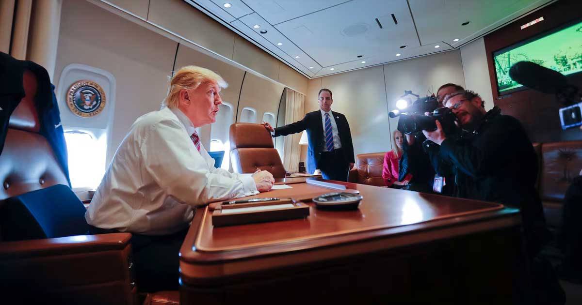 donald trump avanseaza un scenariu soc retragea sua din nato 932117 Președintele Donald Trump la bordul Air Force One, ianuarie 2026, declarând că nu exclude retragerea SUA din NATO