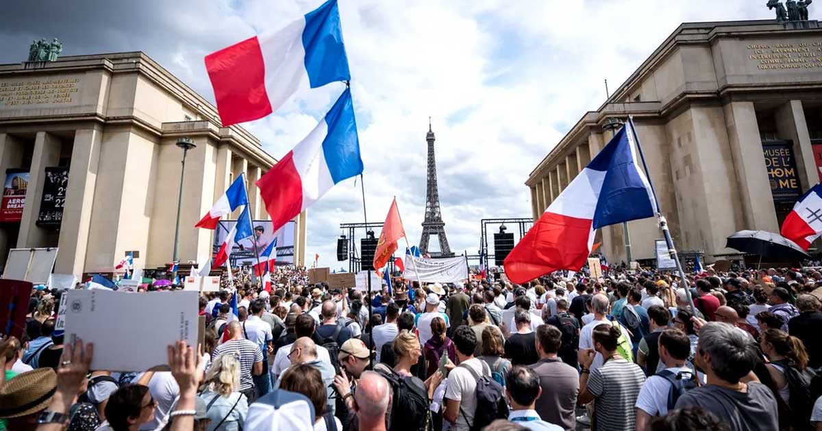 francezii incep sa si schimbe radical optiunile de vot extrema dreapta castiga tot mai mult electorat 283087 Marine Le Pen la un miting electoral al partidului Adunarea Națională în Franța, campanie 2025