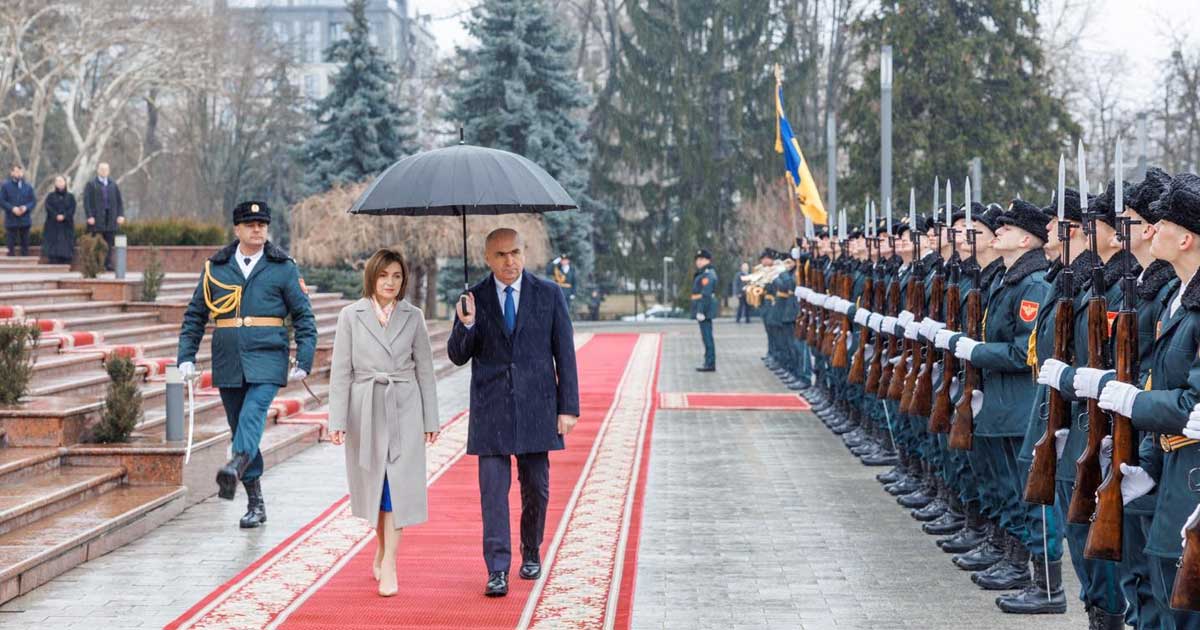 ilie bolojan dezvaluie ca ar vota da pentru unirea cu republica moldova 281142 Președinta Maia Sandu și premierul Ilie Bolojan la întâlnire oficială, ilustrând relațiile România-Moldova și discuțiile despre reunificare