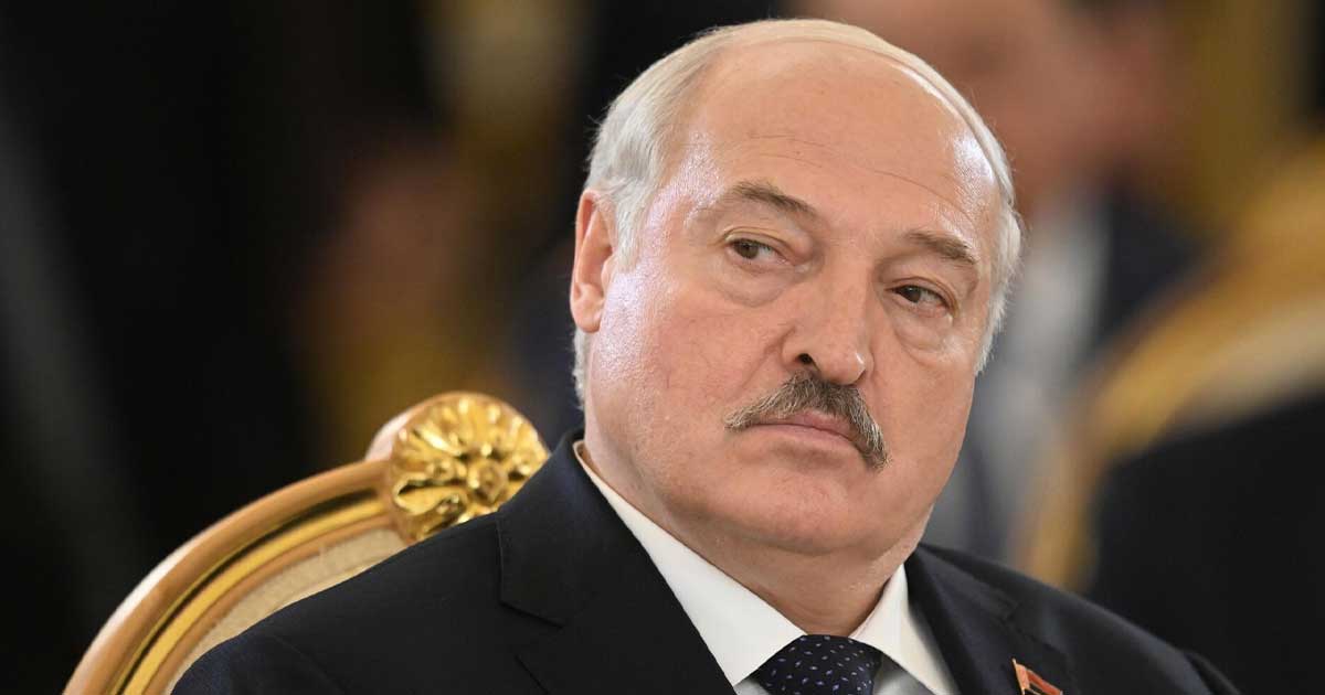 isi facea deja bagajele lukasenko dezvaluie avertismentul secret pentru putin 181900 Alexander Lukașenko și Vladimir Putin în timpul unei întâlniri oficiale, ilustrând relația strânsă dintre liderii belarus și rus