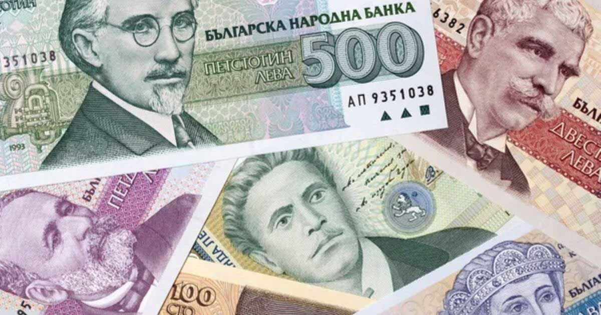 Șofer de autobuz bulgar în vehicul, Sofia, ianuarie 2025, în contextul dificultăților legate de trecerea la euro