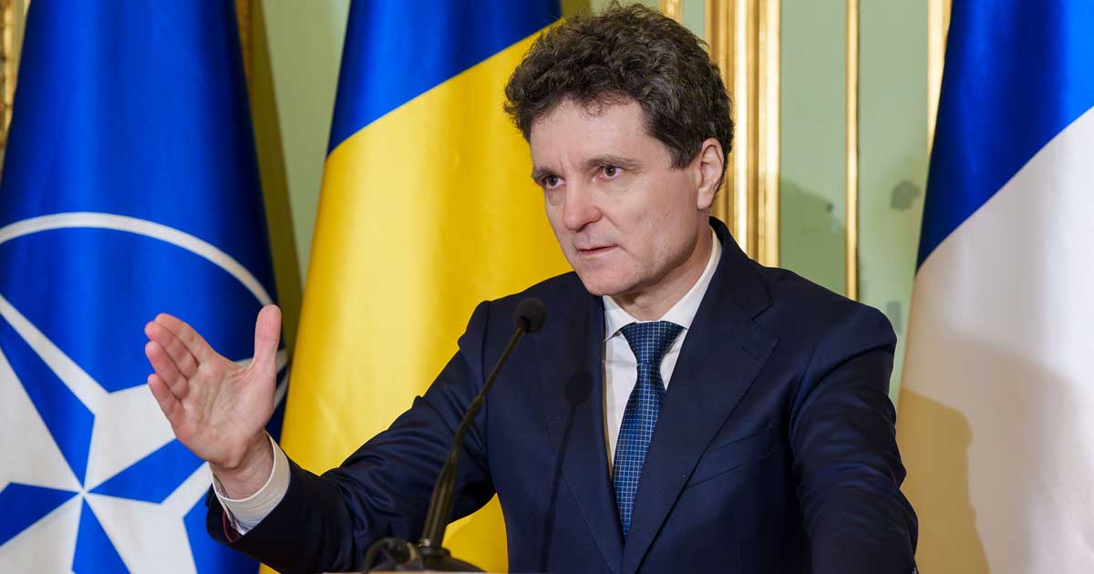 liderul senatorilor aur ii da replica presedintelui nicusor dan 325509 Nicușor Dan, președintele României, în conferință de presă la Paris, ianuarie 2026, după declarațiile despre demersul de suspendare