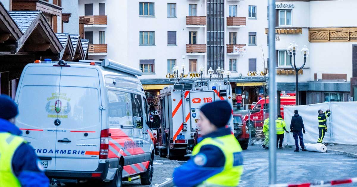 momentul in care clubul din elvetia a luat foc 953149 Captură video din momentul izbucnirii incendiului din barul Crans-Montana, când artificiile de pe șampanie au aprins tavanul din lemn