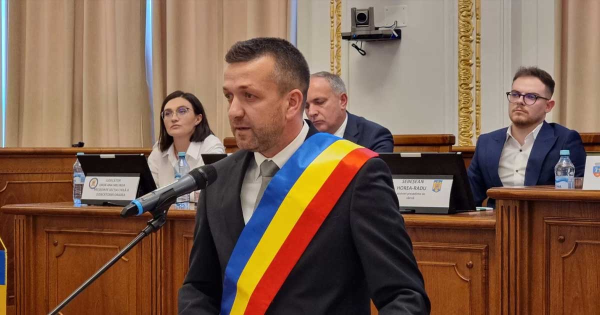 Florin Birta, primarul Oradei, în timpul unei conferințe de presă despre sistemul de termoficare, ianuarie 2026